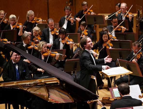 Utah Arts Review – Utah Symphony’s Gershwin feast takes flight, with a maestro switch