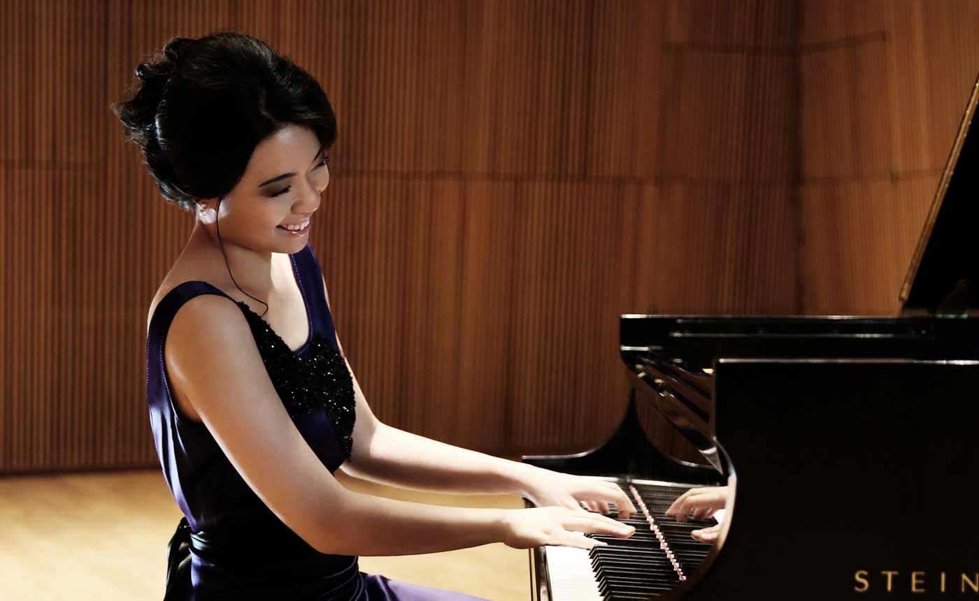 Fischer conducts Gershwin & Dvorák